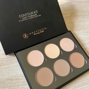 Anastasia Beverly Hills Contour Kit LightToMedium